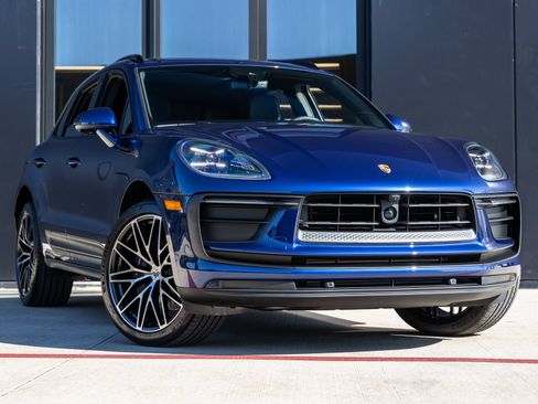 Certified 2026 Porsche Macan AWD/4WD image 6