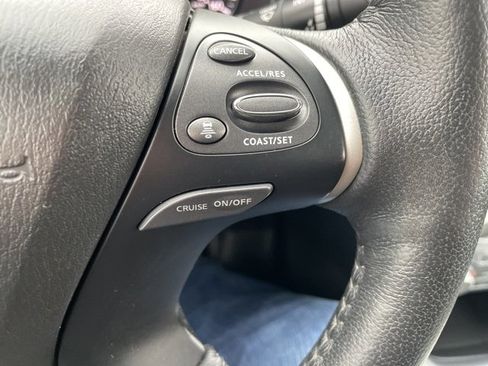 Used 2020 Nissan Pathfinder SL image 23