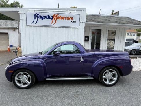 Used 2004 Chevrolet SSR w/ Preferred Equipment Group RWD image 11