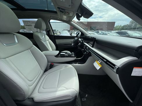 Used 2025 Hyundai Tucson Limited image 11