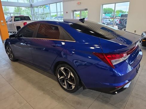 Used 2023 Hyundai Elantra Limited FWD image 11