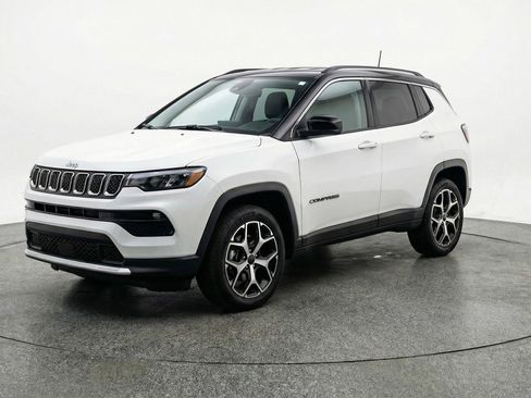 Used 2025 Jeep Compass Limited AWD/4WD image 3