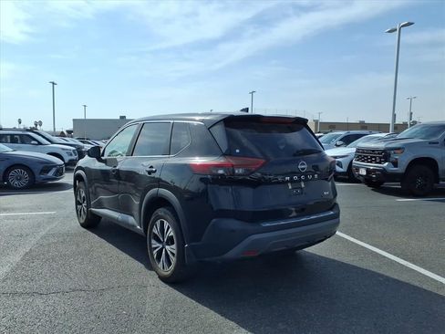 Used 2022 Nissan Rogue SV image 3