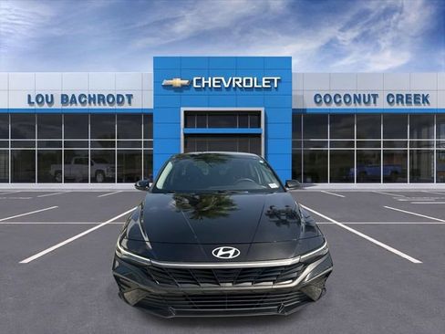 Used 2024 Hyundai Elantra SEL FWD image 3