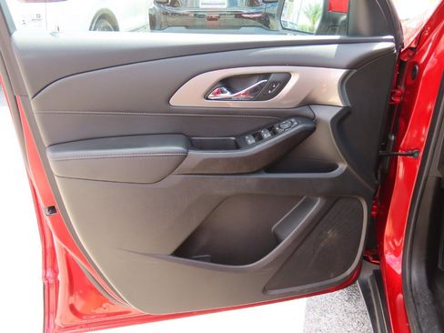 Used 2023 Chevrolet Traverse LT image 23