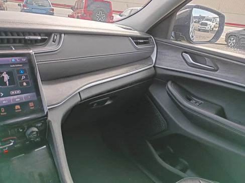 Used 2023 Jeep Grand Cherokee L Limited image 17