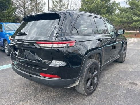 Used 2023 Jeep Grand Cherokee Limited w/ Luxury Tech Group II AWD/4WD image 4