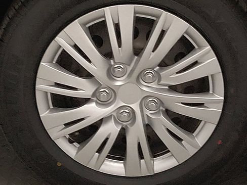 Used 2020 Nissan Versa S FWD image 31
