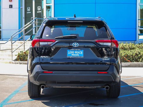 Used 2024 Toyota RAV4 LE AWD/4WD image 8