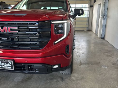 Used 2024 GMC Sierra 1500 Elevation w/ Elevation Premium Package AWD/4WD image 5