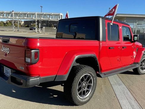 Used 2022 Jeep Gladiator Overland w/ Cold Weather Group image 5