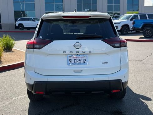 Used 2024 Nissan Rogue S AWD/4WD image 7
