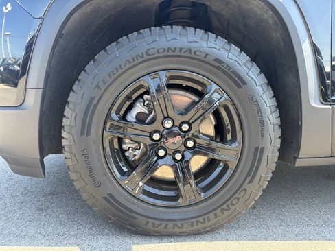 Used 2022 GMC Acadia AT4 w/ Technology Package AWD/4WD image 9