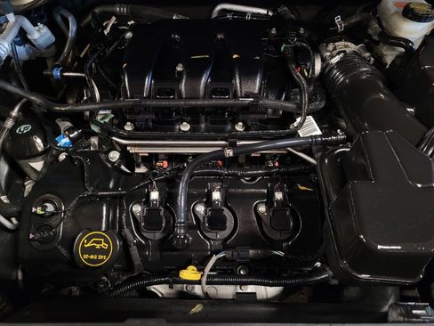 Used 2018 Ford Explorer XLT w/ Equipment Group 202A image 30