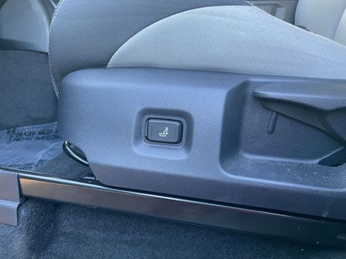 Used 2025 Toyota Tacoma TRD Off-Road image 23