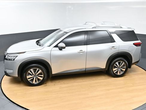 Used 2023 Nissan Pathfinder SL w/ Black Appearance Package image 50