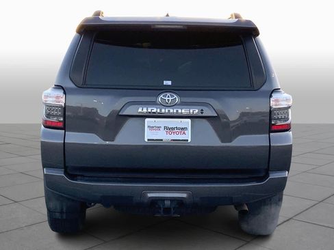 Used 2022 Toyota 4Runner SR5 Premium image 4