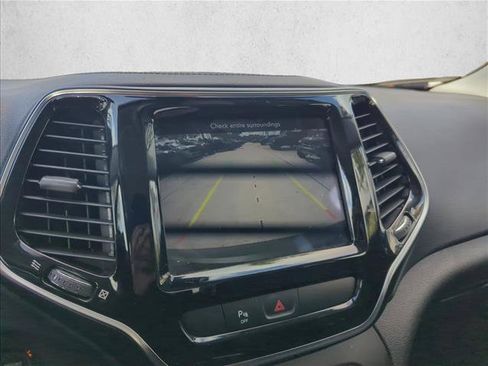 Used 2020 Jeep Cherokee Limited FWD image 9