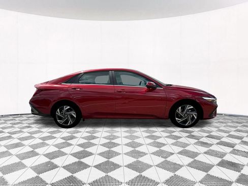 Used 2025 Hyundai Elantra SEL image 14