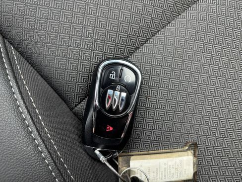 Used 2025 Buick Encore GX Preferred AWD/4WD image 23