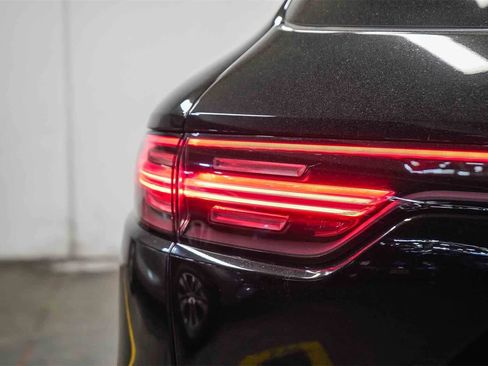 Used 2023 Porsche Cayenne Platinum Edition image 11