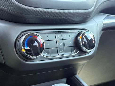 Used 2023 Chevrolet TrailBlazer LT FWD image 24