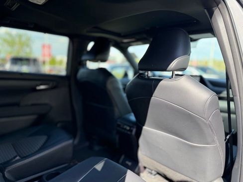 Certified 2025 Toyota Highlander XSE image 19