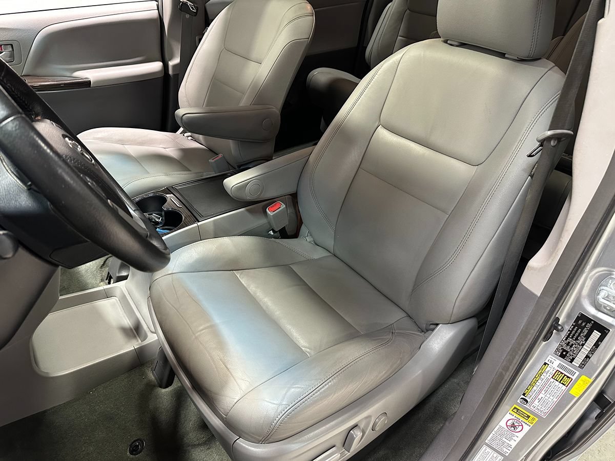 Used 2017 Toyota Sienna XLE w/ Protection Package AWD/4WD image 28