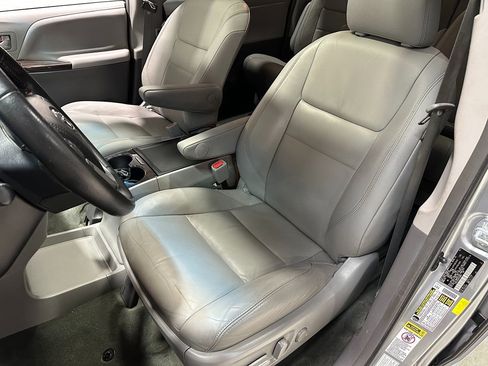 Used 2017 Toyota Sienna XLE w/ Protection Package AWD/4WD image 28