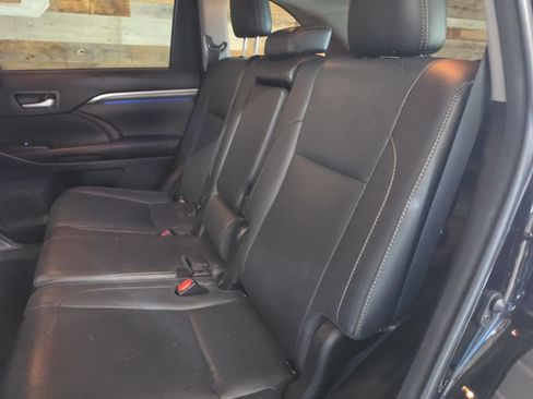 Used 2018 Toyota Highlander Limited Platinum AWD/4WD image 10