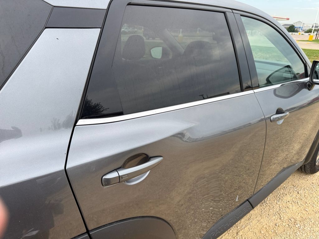 Used 2025 Nissan Pathfinder SL AWD/4WD image 39