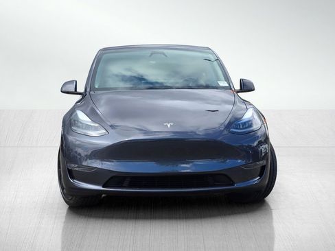 Used 2024 Tesla Model Y Long Range AWD/4WD image 3
