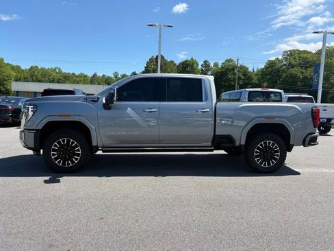 Used 2024 GMC Sierra 2500 Denali w/ Denali Reserve Package AWD/4WD image 2