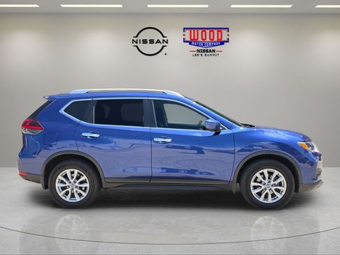Used 2018 Nissan Rogue SV w/ Premium Package AWD/4WD image 2