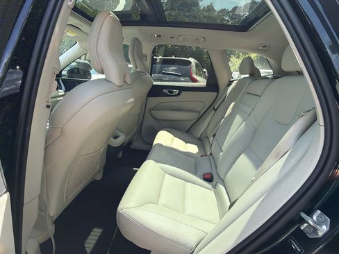 Used 2019 Volvo XC60 T5 Momentum w/ Premium Package FWD image 24