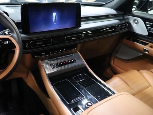Used 2025 Lincoln Aviator Black Label w/ Jet Appearance Package AWD/4WD image 32