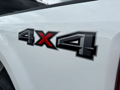 Used 2022 Ford F250 XL w/ Power Equipment Group AWD/4WD image 9