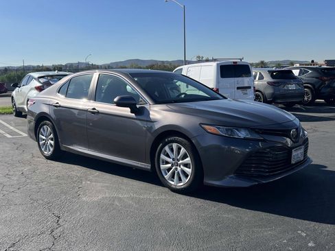 Used 2018 Toyota Camry LE image 26