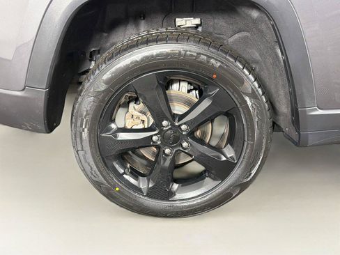 Used 2023 Jeep Grand Cherokee Altitude AWD/4WD image 34