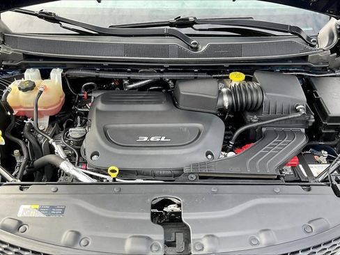 Used 2017 Chrysler Pacifica Touring-L image 28