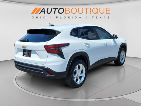 Used 2024 Chevrolet Trax LS w/ LS Convenience Package FWD image 5
