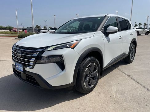 Certified 2025 Nissan Rogue SV FWD image 3
