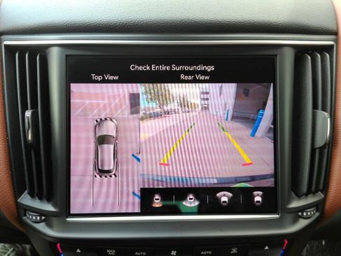 Used 2021 Maserati Levante AWD/4WD image 10