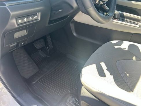 Used 2026 Toyota Grand Highlander AWD Hybrid image 27