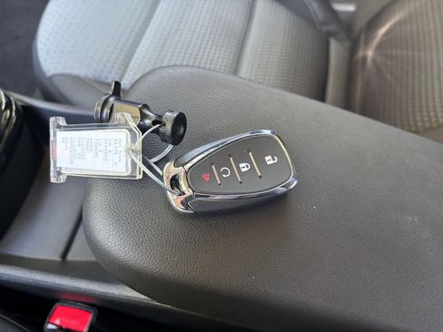 Used 2025 Chevrolet Trax LT w/ LT Convenience Package FWD image 27