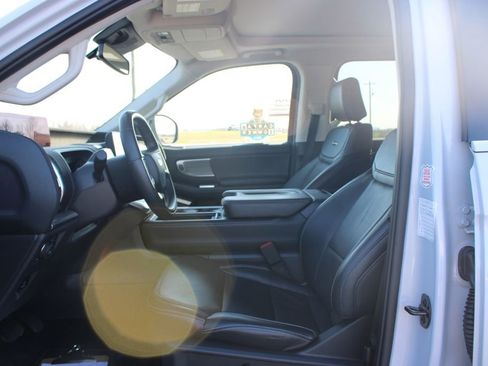 Used 2025 Ford Expedition Platinum image 27