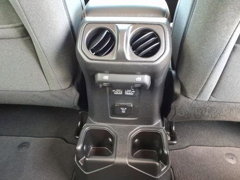 Used 2024 Jeep Wrangler Unlimited Sahara AWD/4WD image 16