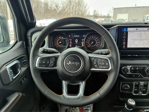 Used 2024 Jeep Wrangler Sahara image 14