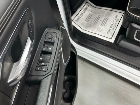 Used 2025 RAM 1500 Laramie image 9