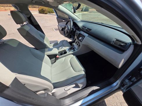 Used 2007 Volkswagen Passat 2.0T FWD image 33